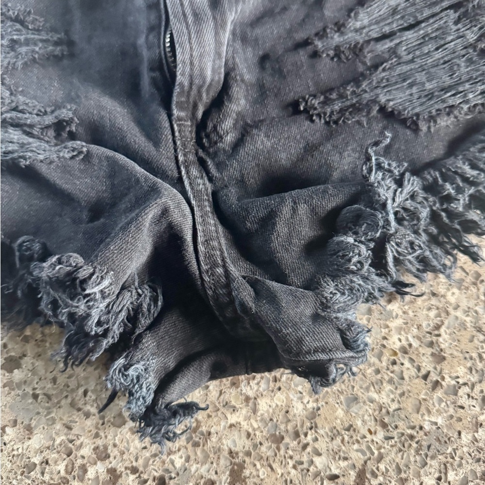 Abercrombie & Fitch l Black Denim l Distressed Shorts - Size 4/27W - Picture 4 of 8
